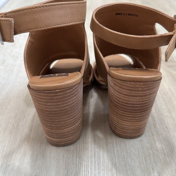 DV leather stack brown buckle heels - Picture 3 of 7